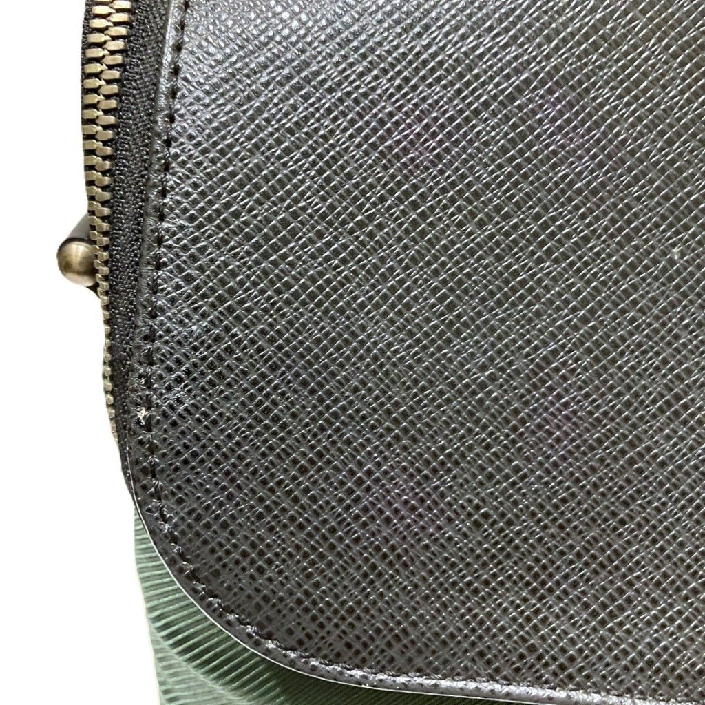 Louis Vuitton Taiga Shoulder Bag Leather — view 7