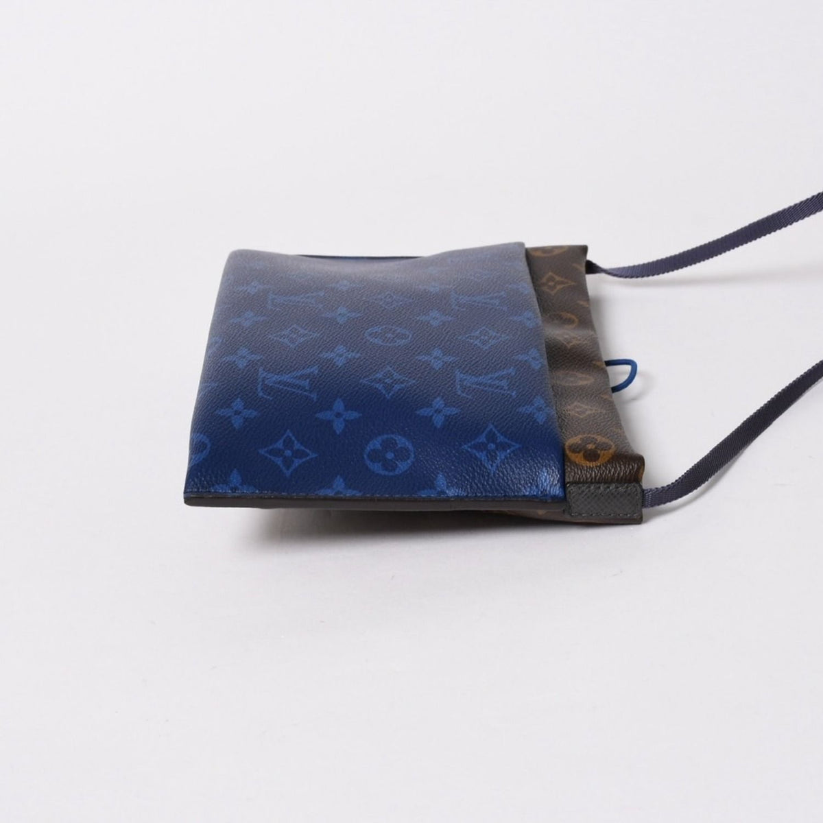 Louis Vuitton Pacific Split Crossbody Monogram Cobalt Blue — view 4