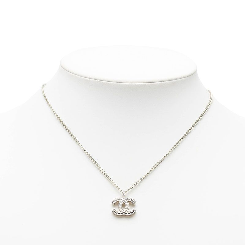 Chanel CC Logo Chain Pendant Stamp Silver Metal Necklace — view 7