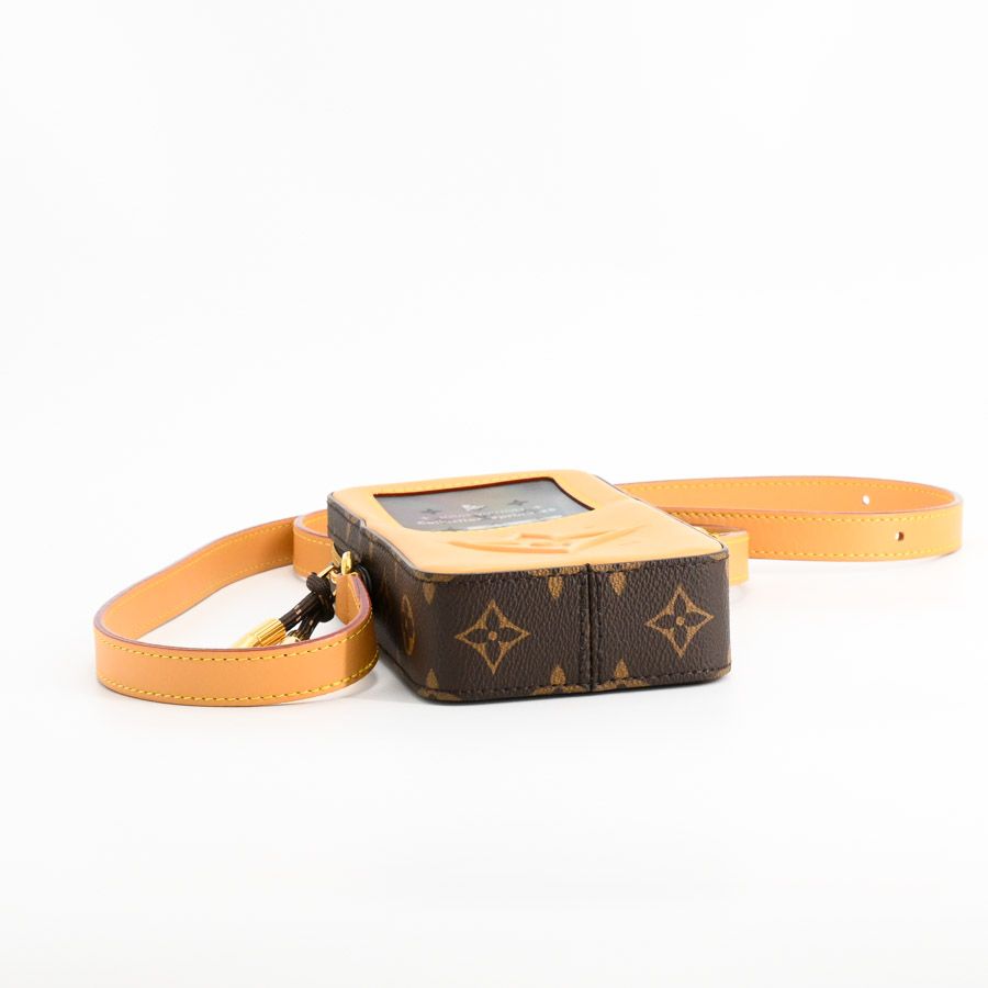 Louis Vuitton Shoulder Bag Music Player Wearable — view 5