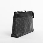 Louis Vuitton Clutch Pochette Voyage Souple — view 2