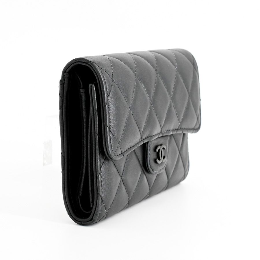 Chanel Medium Wallet Classic Flap — view 2