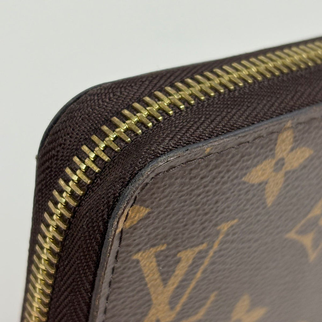 Louis Vuitton Zippy Wallet Round Zip Around Monogram Brown Fuchsia — view 4