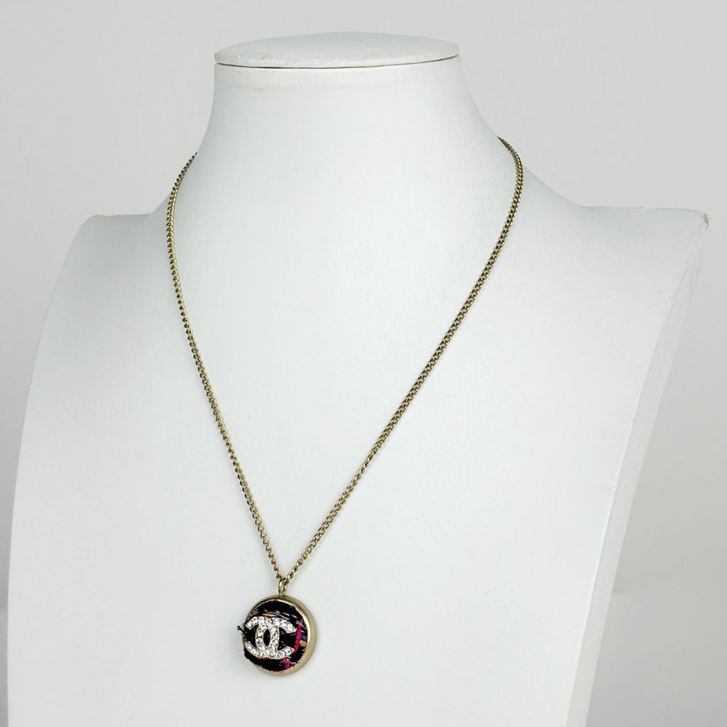 Chanel Necklace CC Logo Rhinestone Gold — view 7