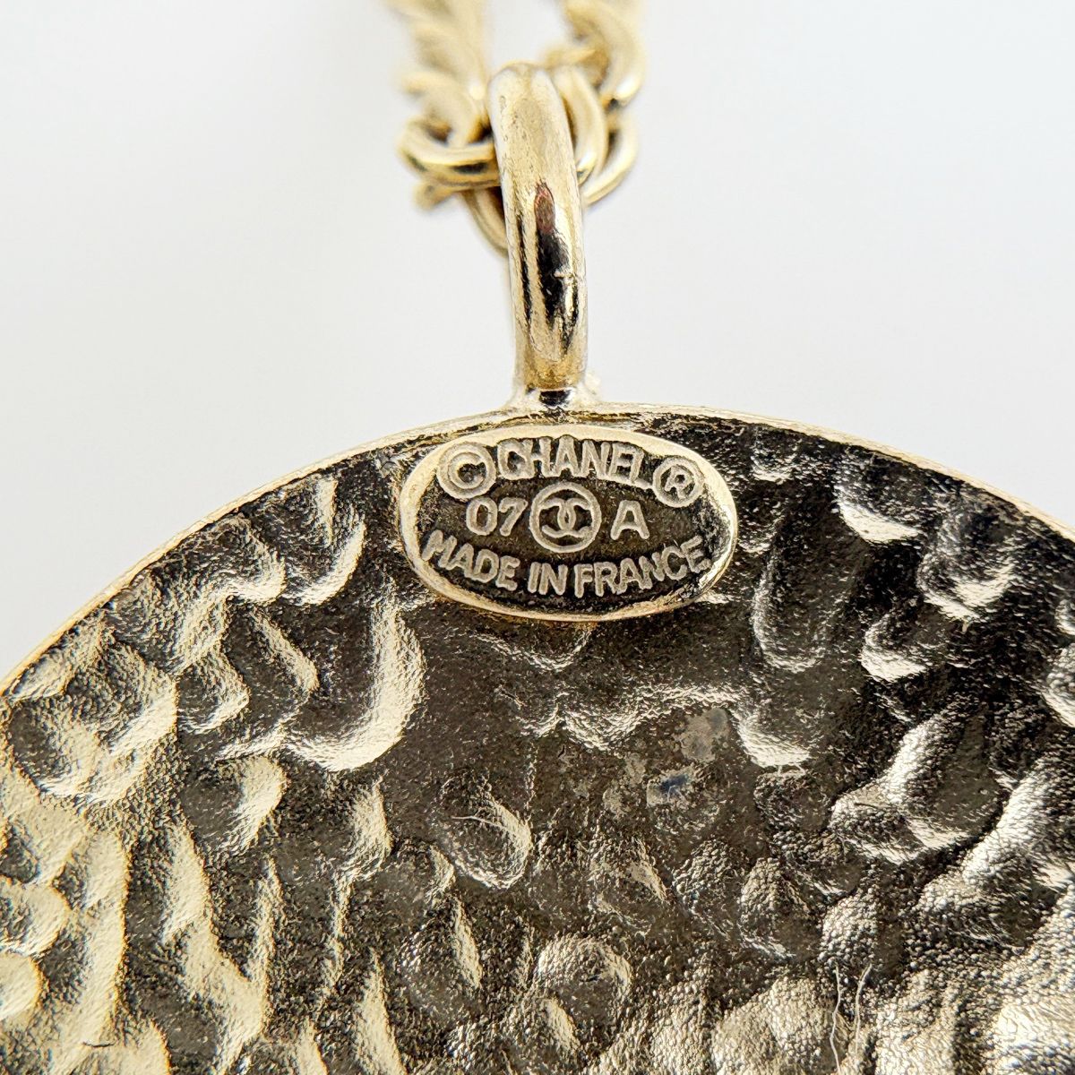 Chanel Necklace CC Logo Rhinestone Gold — view 6