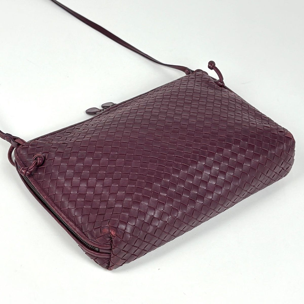 Bottega Veneta Shoulder Bag Intrecciato Leather Bordeaux — view 2