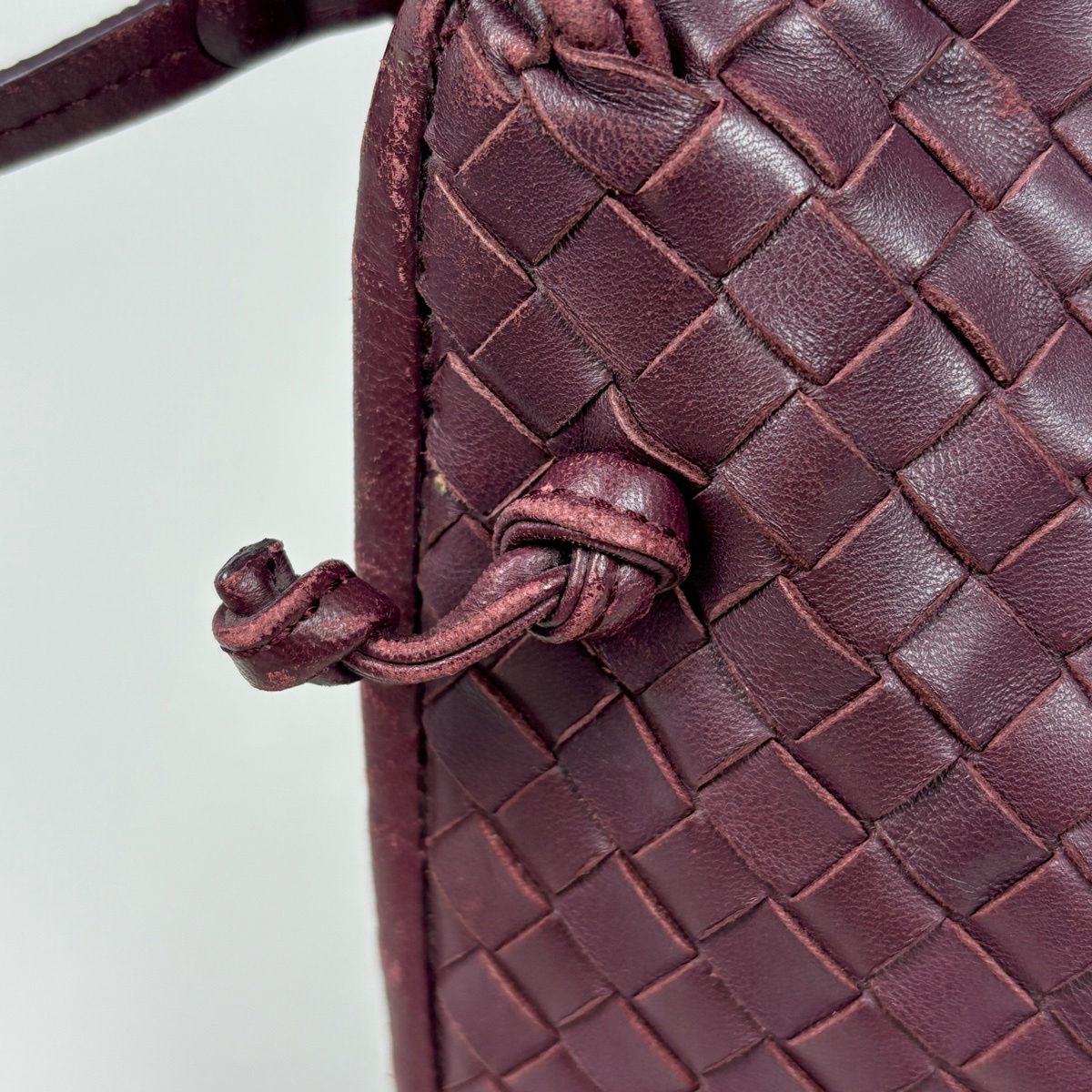 Bottega Veneta Shoulder Bag Intrecciato Leather Bordeaux — view 5