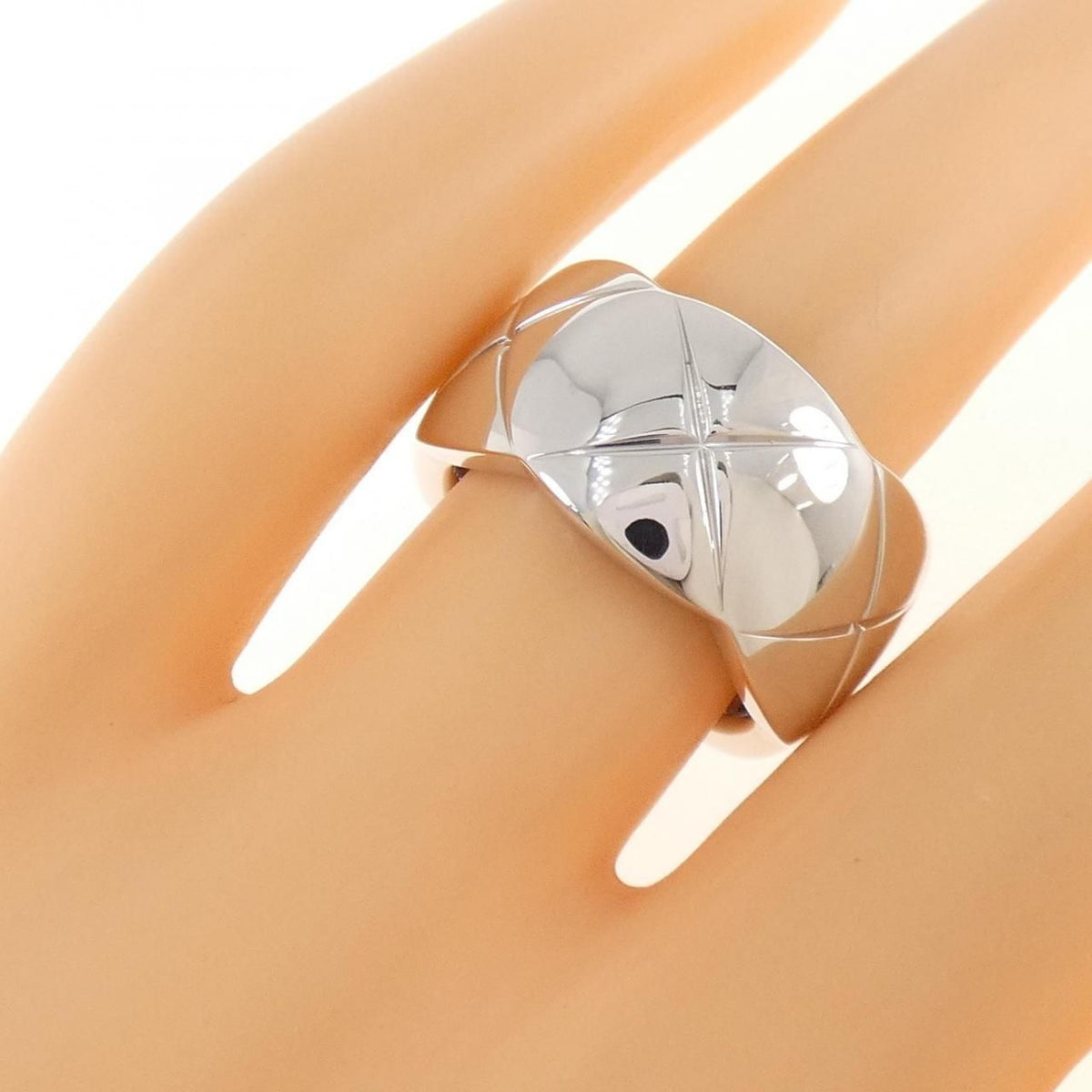 Chanel Coco Crush Large Ring — view 4