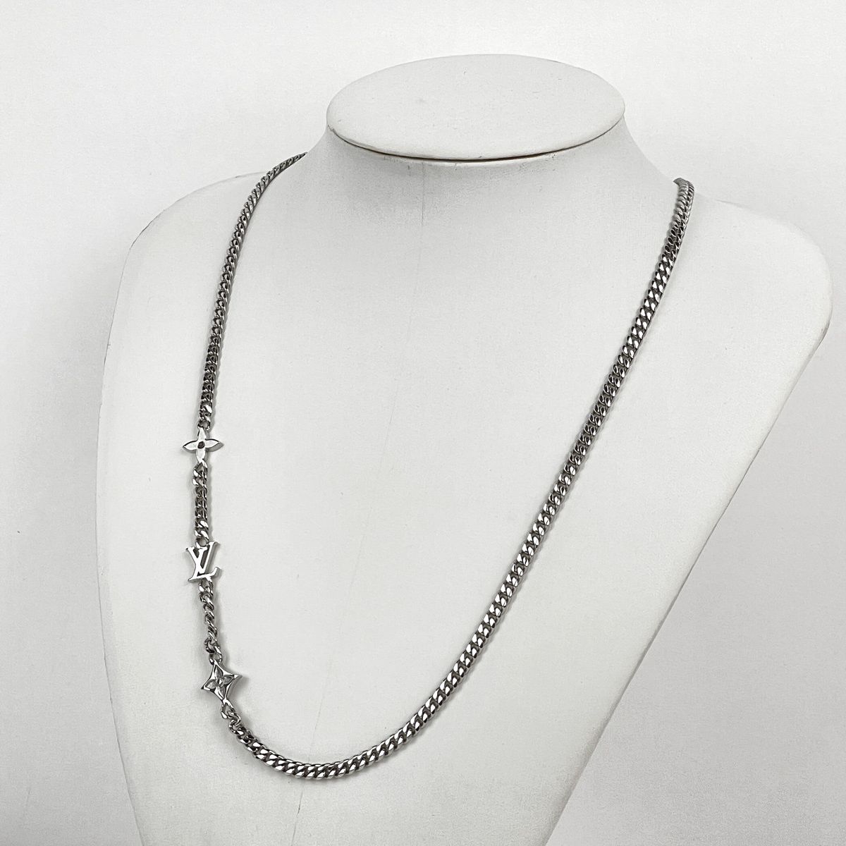Louis Vuitton Monogram Low Necklace Metal Silver — view 4