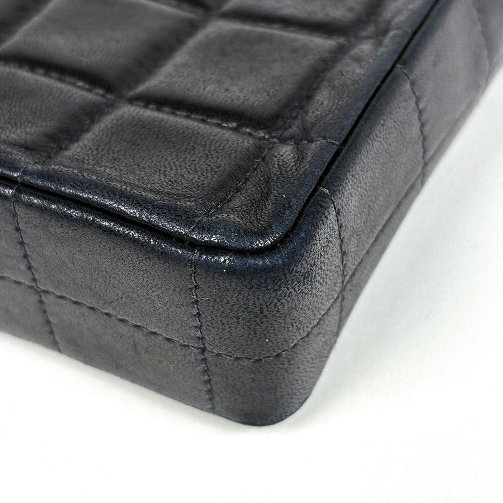 Chanel Shoulder Bag CC Logo Choco Bar Leather Black — view 4