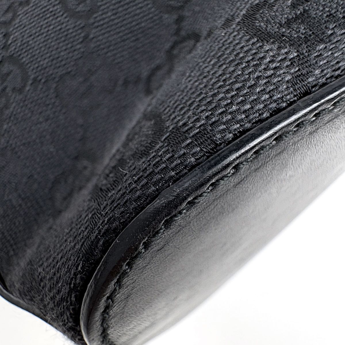 Gucci Shoulder Bag GG Pattern Canvas Black — view 4