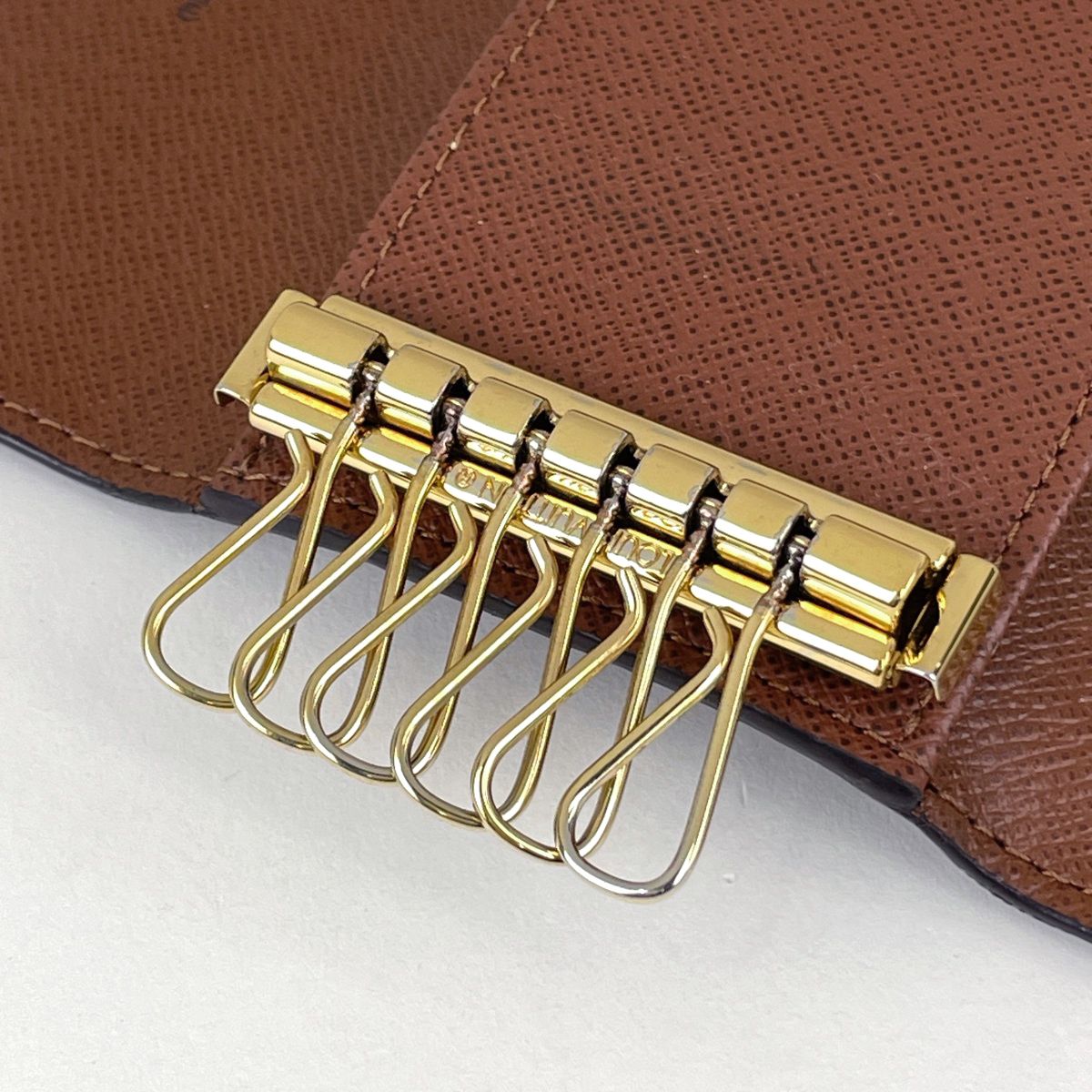 Louis Vuitton Multicles 6 Key Case Key Holder Key Hook Brown Keychain — view 5