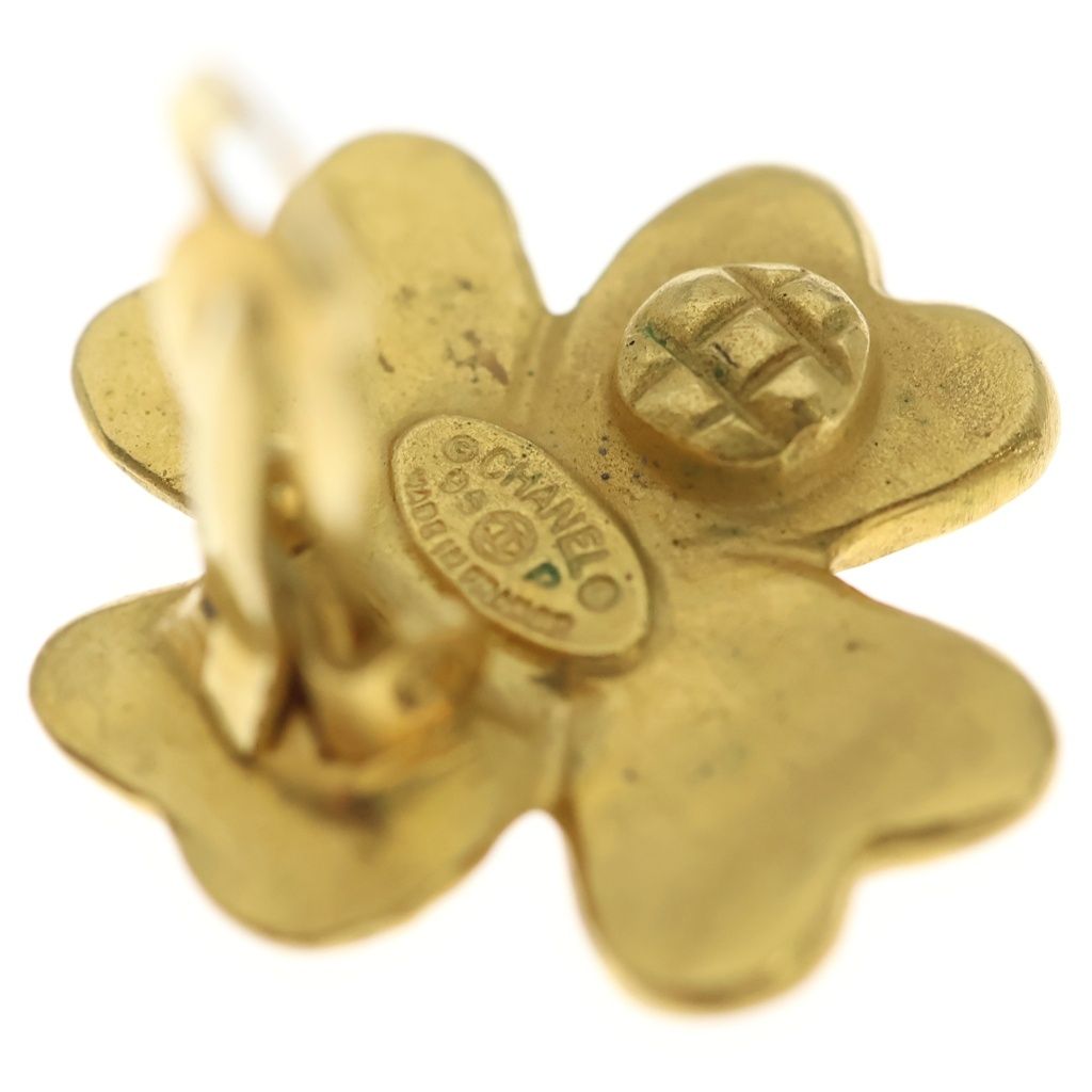 Chanel CC Logo Clover Earrings Gold — view 6