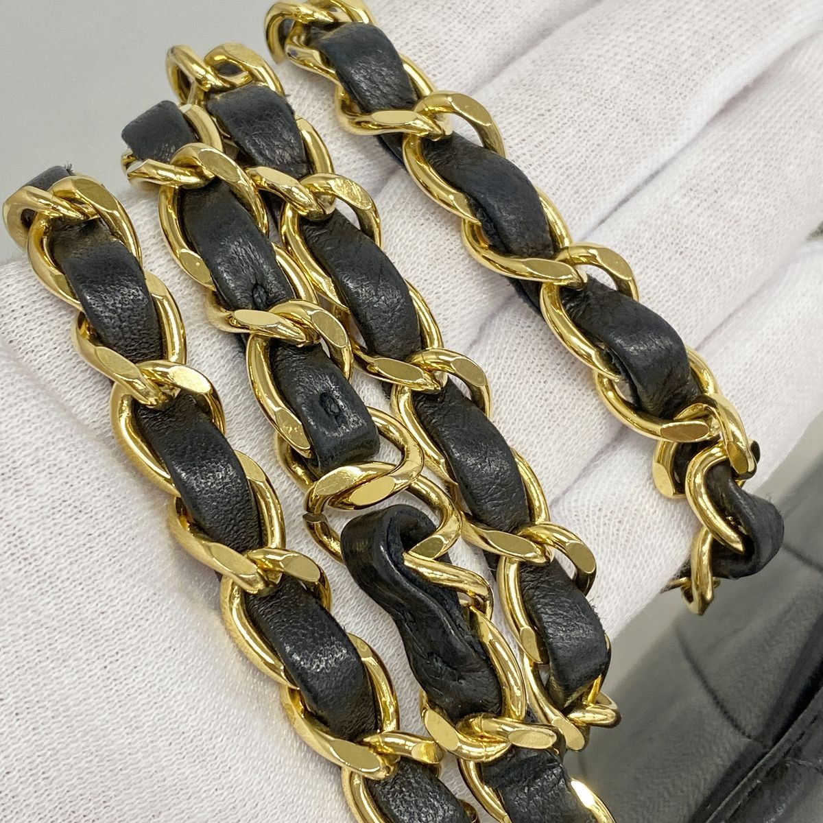 Chanel Shoulder Bag V-stitch Lambskin Black Gold — view 7