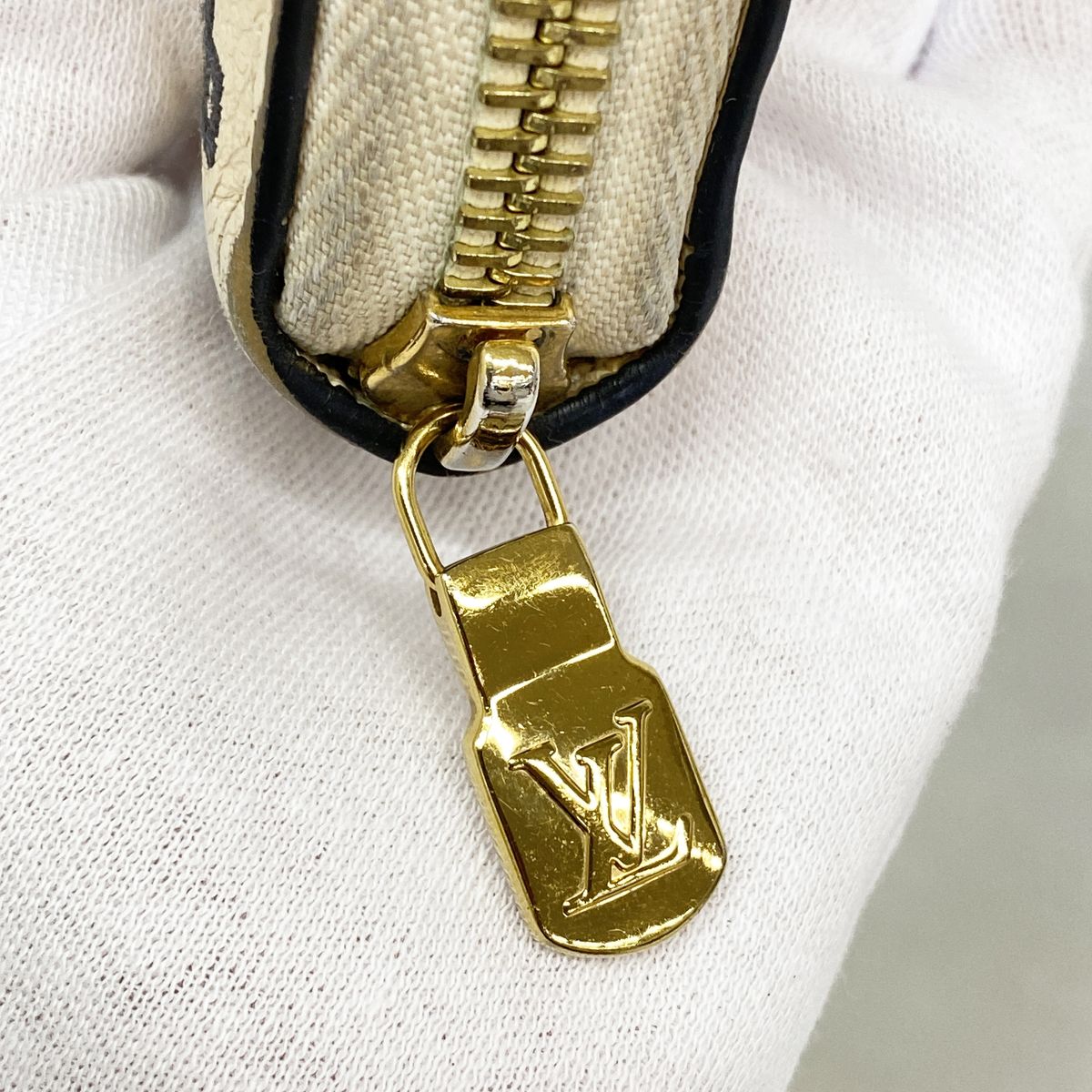 Louis Vuitton Wallet Monogram Empreinte Broderie Zippy Cream — view 7