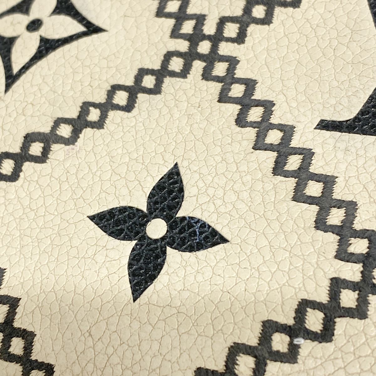 Louis Vuitton Wallet Monogram Empreinte Broderie Zippy Cream — view 8