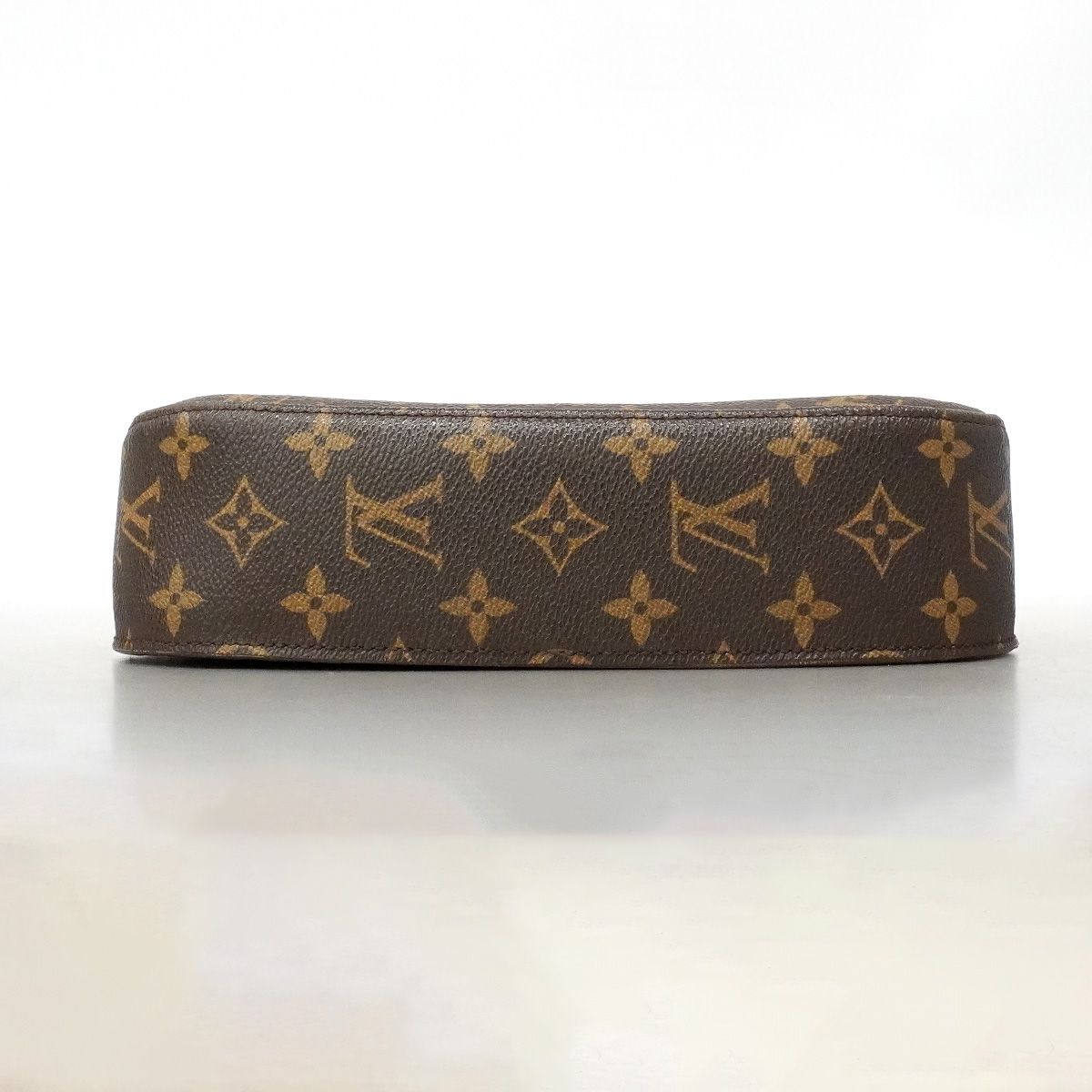 Louis Vuitton Shoulder Bag Monogram Saint-cloud GM Brown — view 3