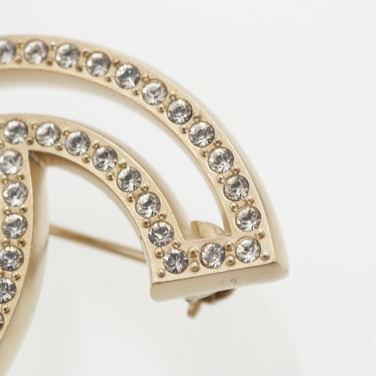 Chanel CC Logo Rhinestone Brooch Gold — view 5