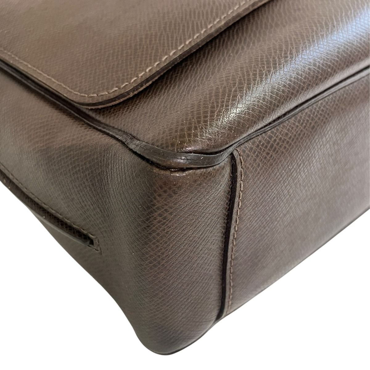 Louis Vuitton Roman MM Taiga Messenger Bag — view 5