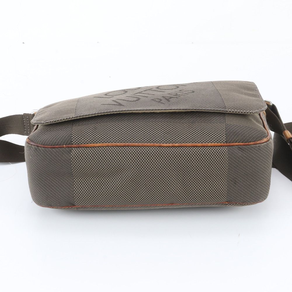 Louis Vuitton Damier Geant Petit Messager Leather Shoulder Bag — view 6