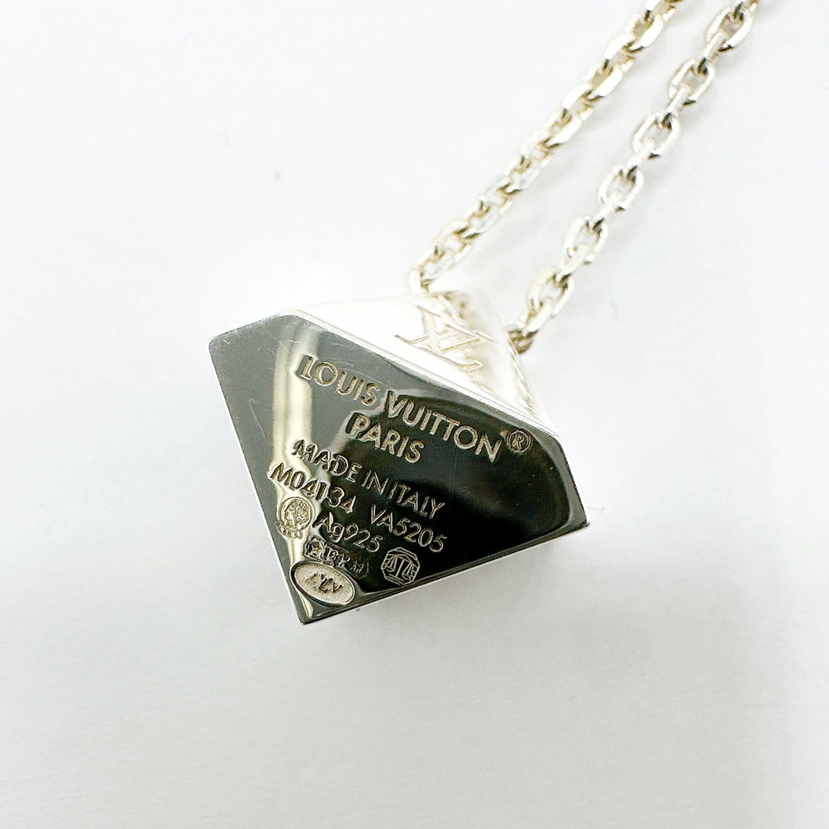 Louis Vuitton Necklace LV Cube Silver — view 2