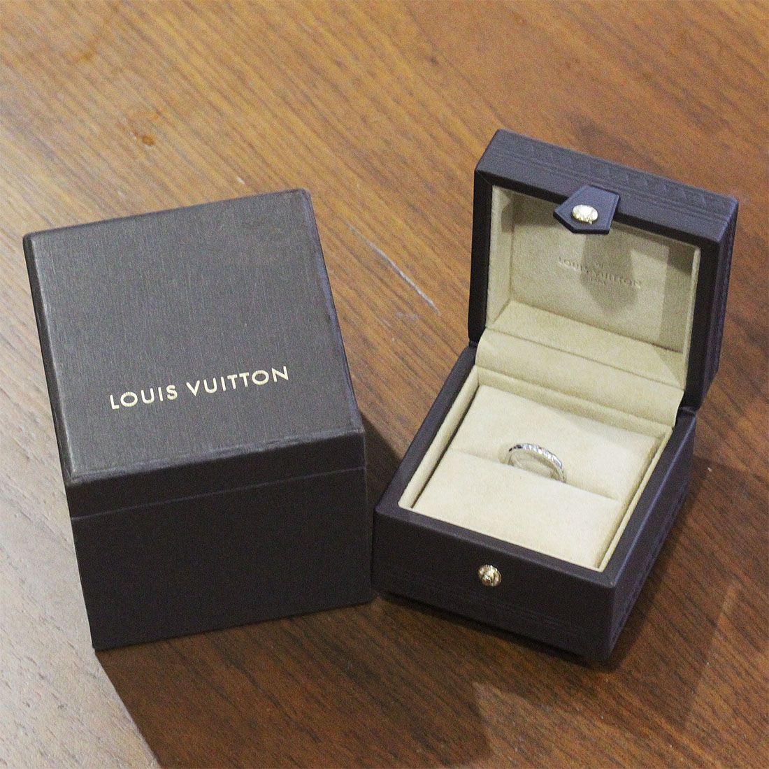 Louis Vuitton Diamond Ring Alliance Monogram 18k White Gold — view 7