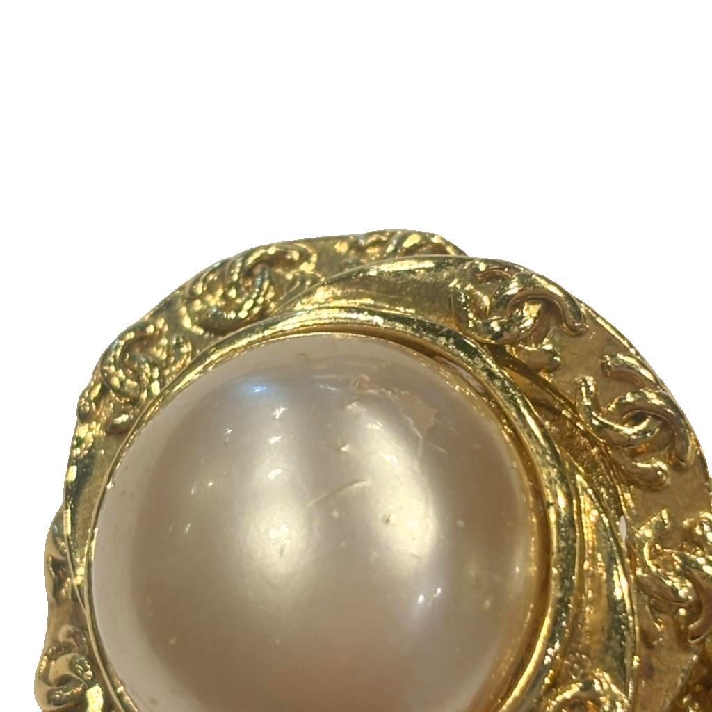 Chanel 93A Earrings Faux Pearl Gold Colored — view 3