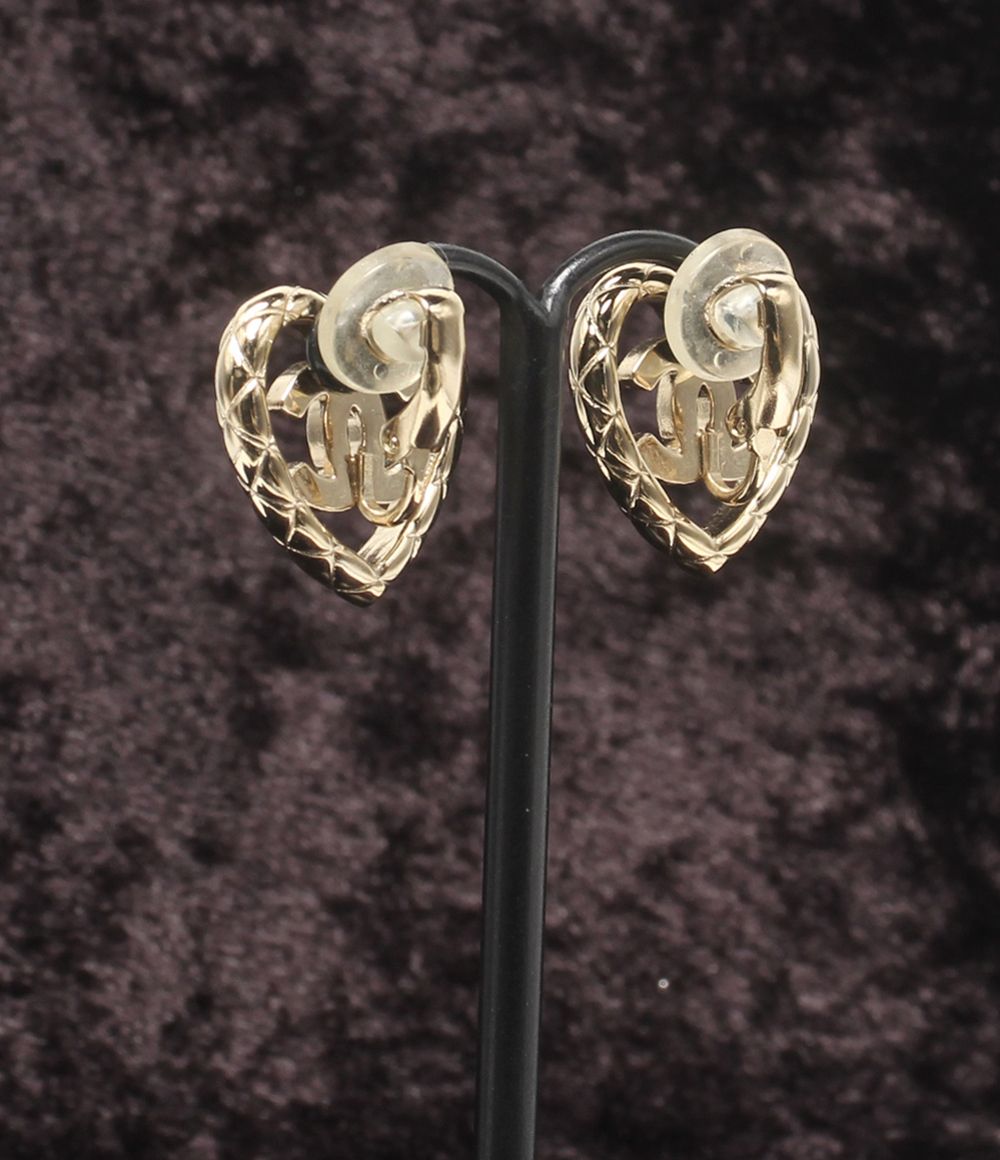 Chanel Earrings CC Logo Heart Motif — view 3