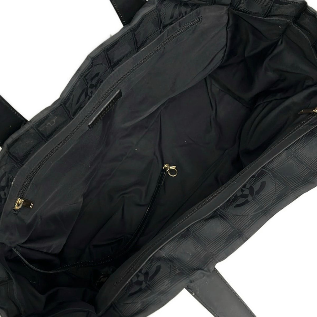 Chanel Tote New Travel Line MM Black Leather — view 7