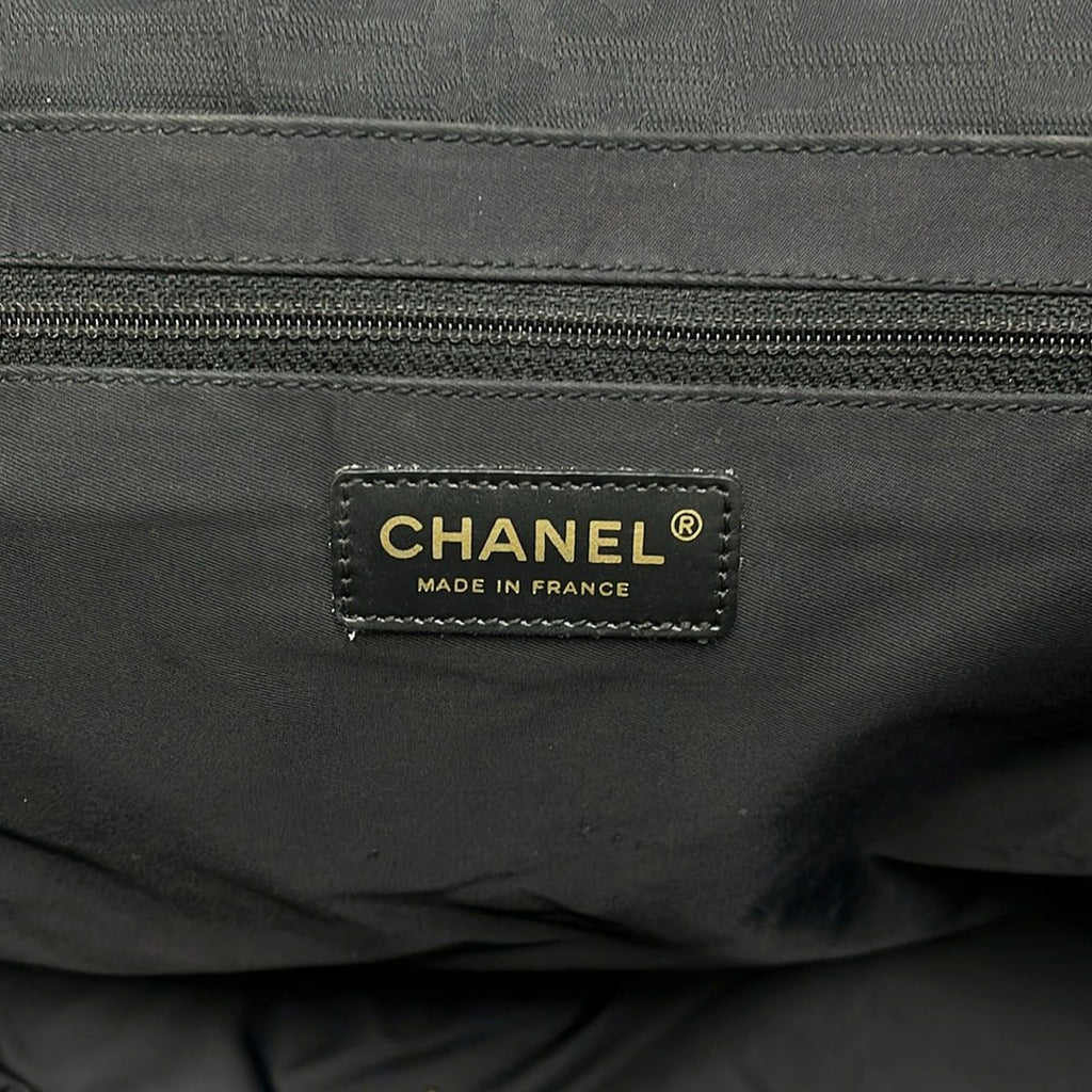 Chanel Tote New Travel Line MM Black Leather — view 8