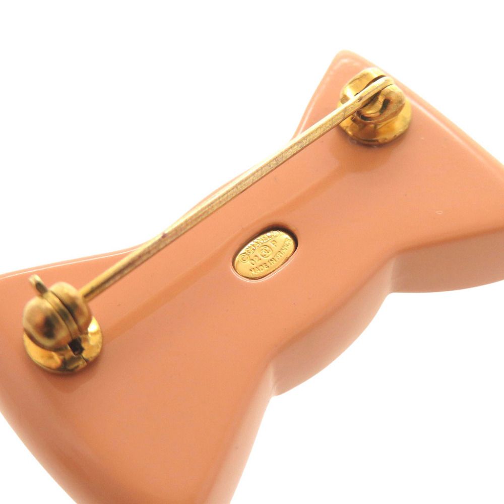 Chanel CC Logo Ribbon Motif Plastic Rhinestone Metal Salmon Pink Brooch — view 4