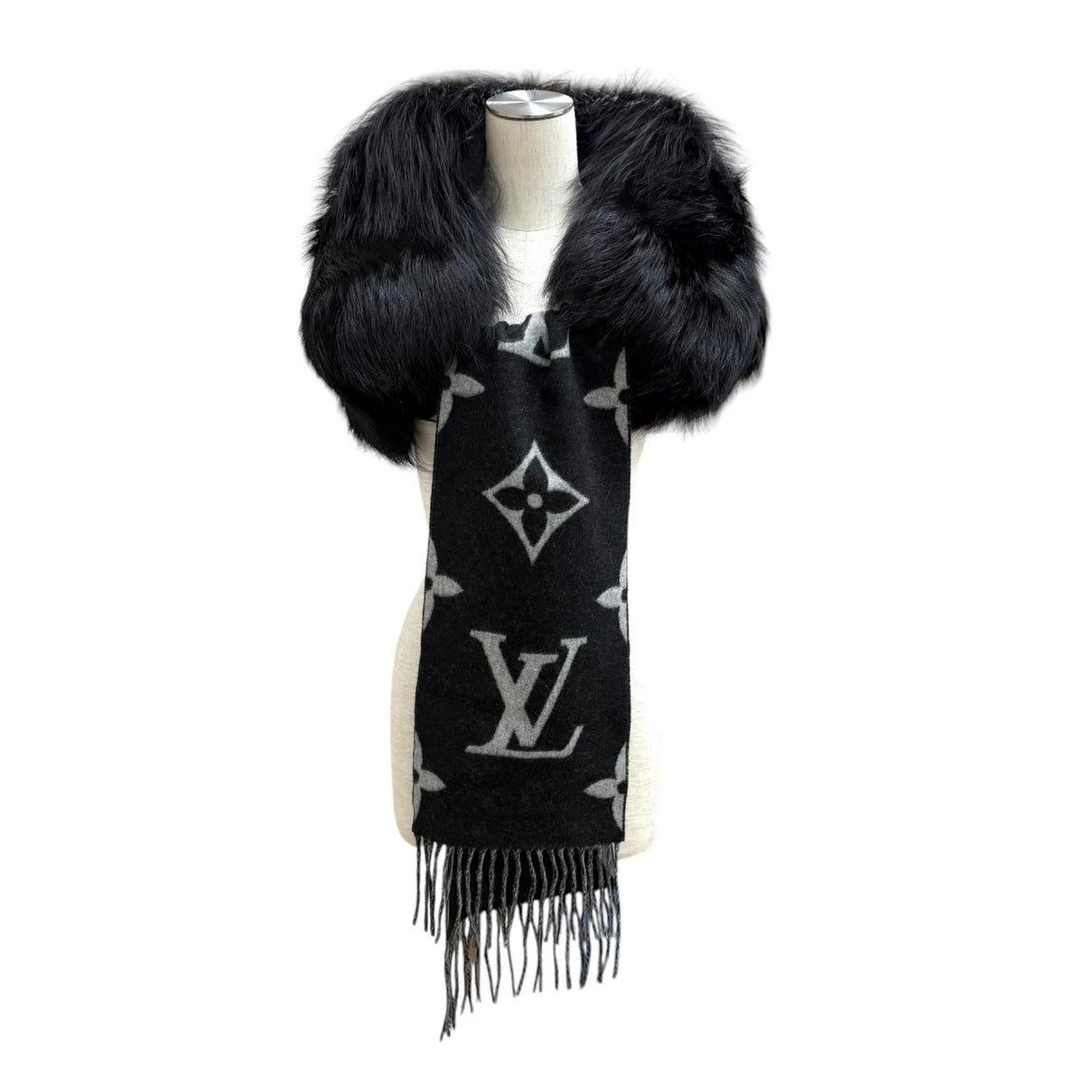 Louis Vuitton Echarpe Reykjavik Fur Cashmere 100% Fox Fur Scarf — view 2