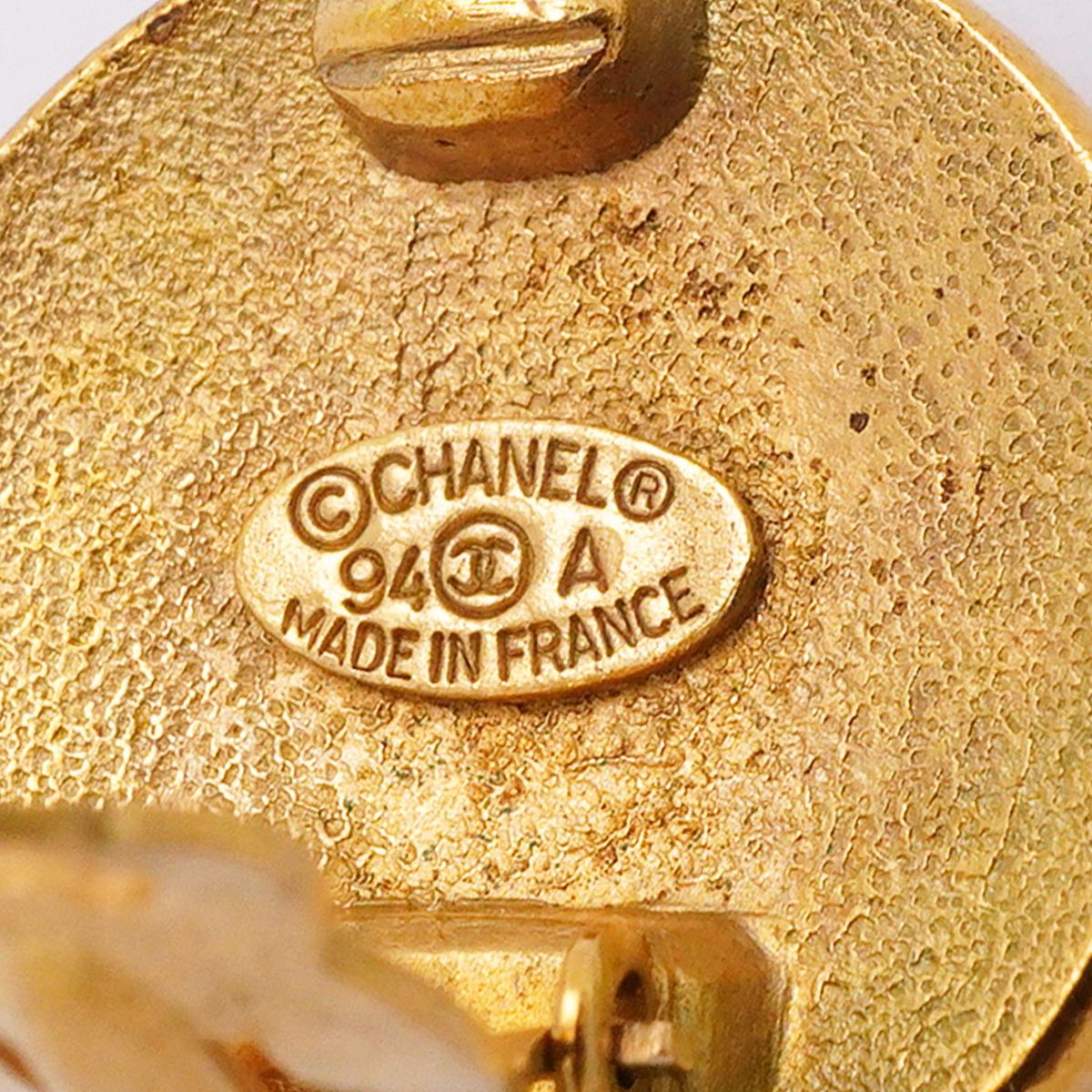 Chanel Earrings Vintage CC Logo Round Circle Gold Plated Black — view 4