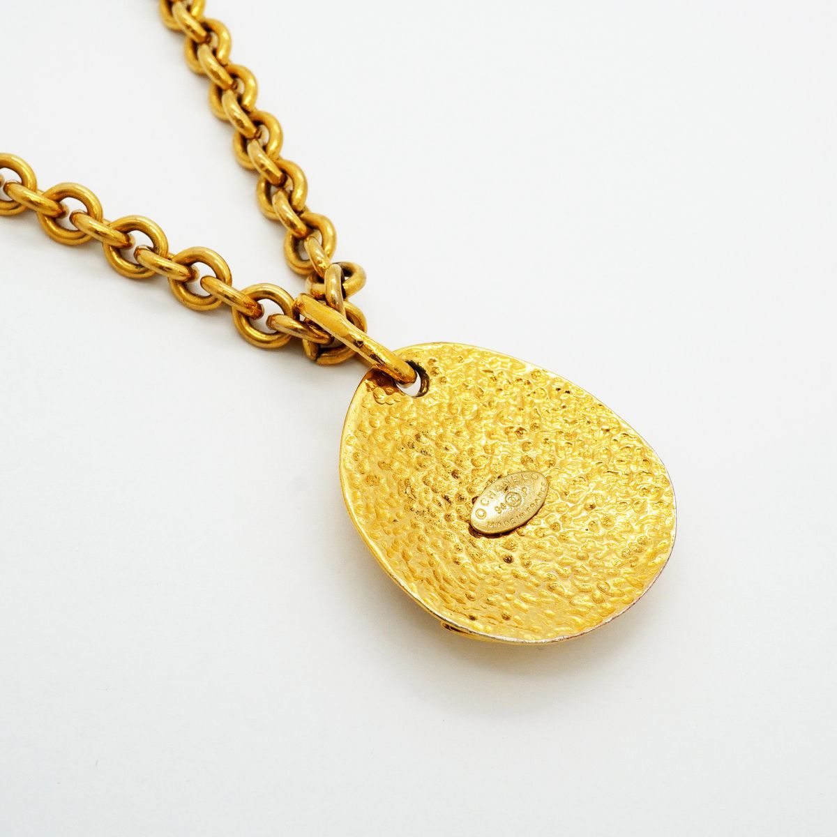 Chanel Necklace Vintage CC Logo Quilted Gold Plated — view 2
