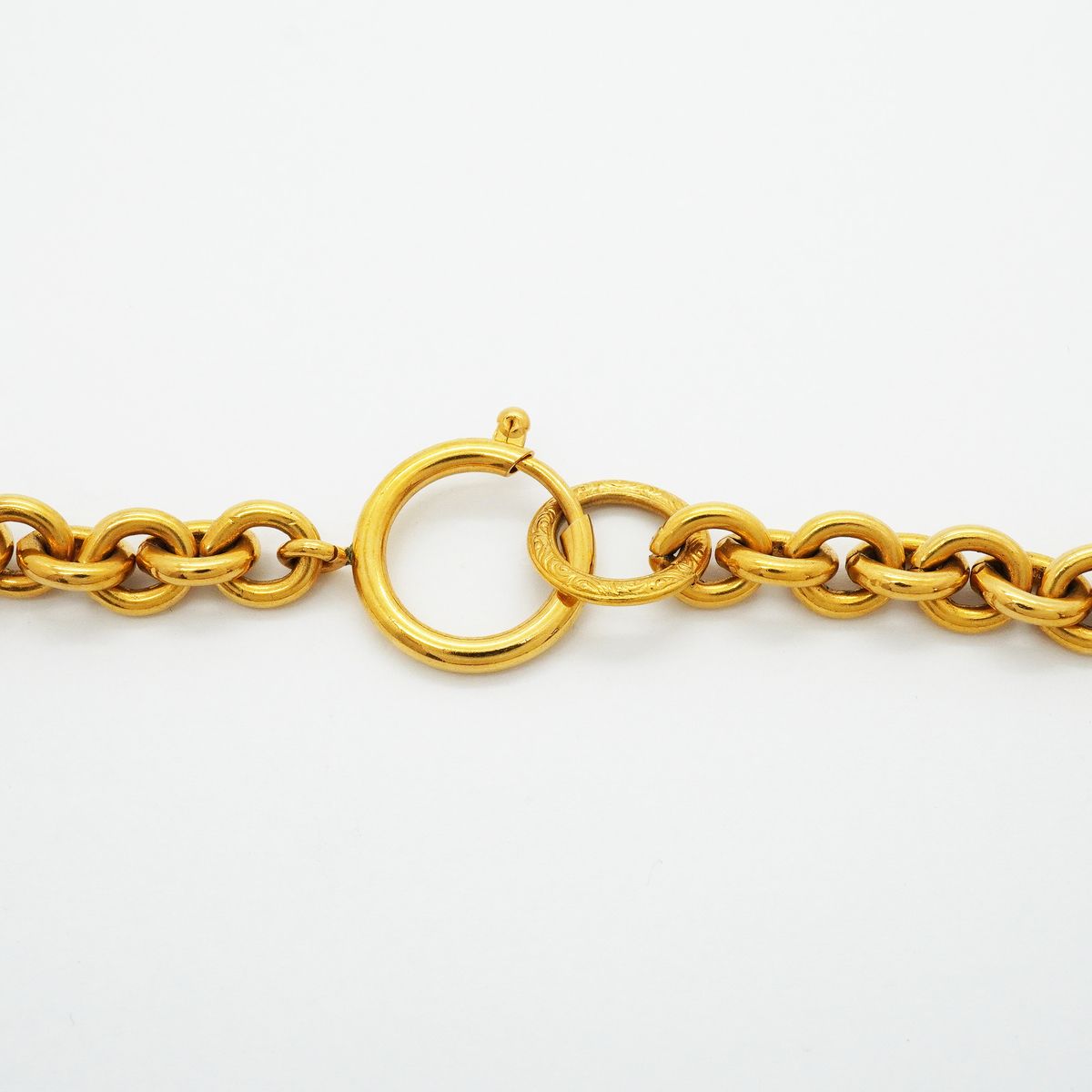 Chanel Necklace Vintage CC Logo Quilted Gold Plated — view 4