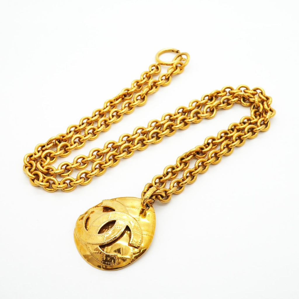 Chanel Necklace Vintage CC Logo Quilted Gold Plated — view 3
