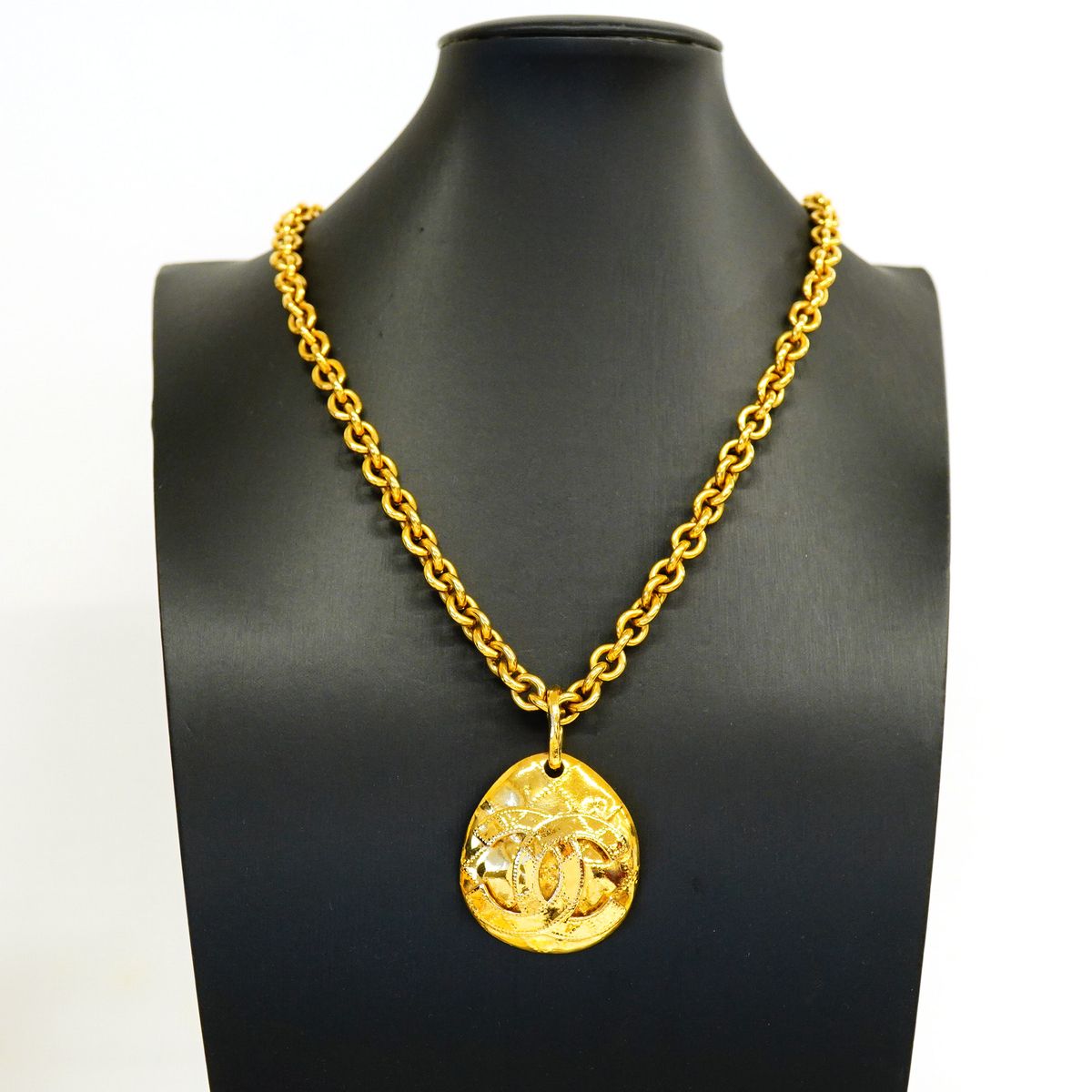 Chanel Necklace Vintage CC Logo Quilted Gold Plated — view 6