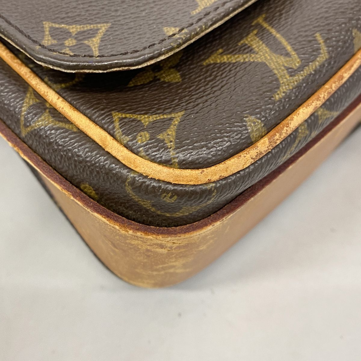 Louis Vuitton Shoulder Bag Monogram Cartouchiere GM Brown — view 6