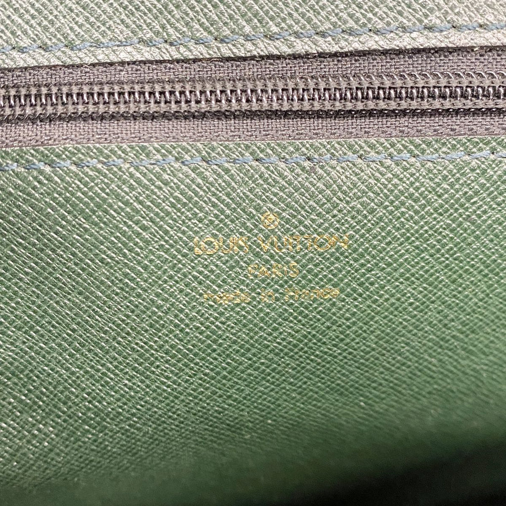 Louis Vuitton Clutch Taiga Volga Epi Sear — view 5