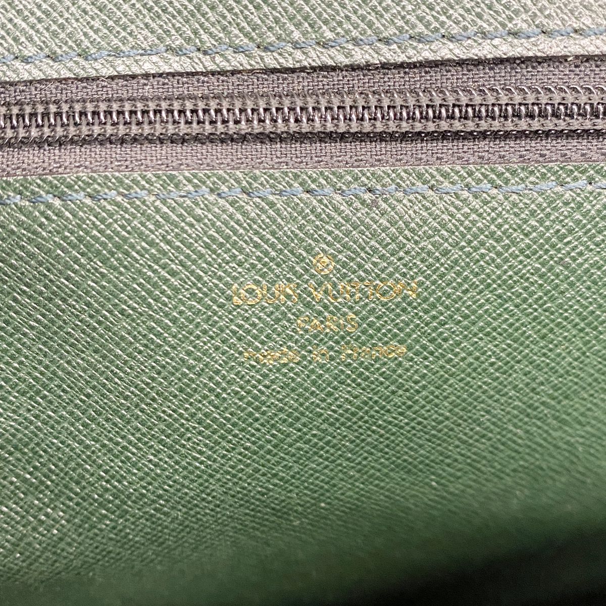 Louis Vuitton Clutch Taiga Volga Epi Sear — view 5