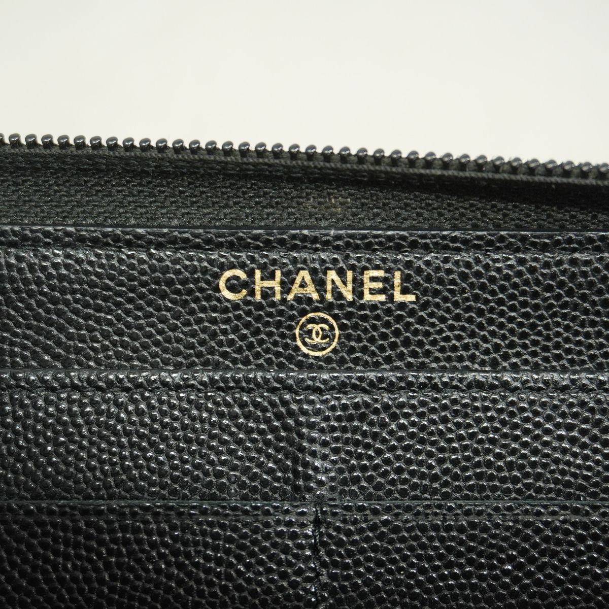 Chanel Wallet Caviar Leather Black Gold — view 4