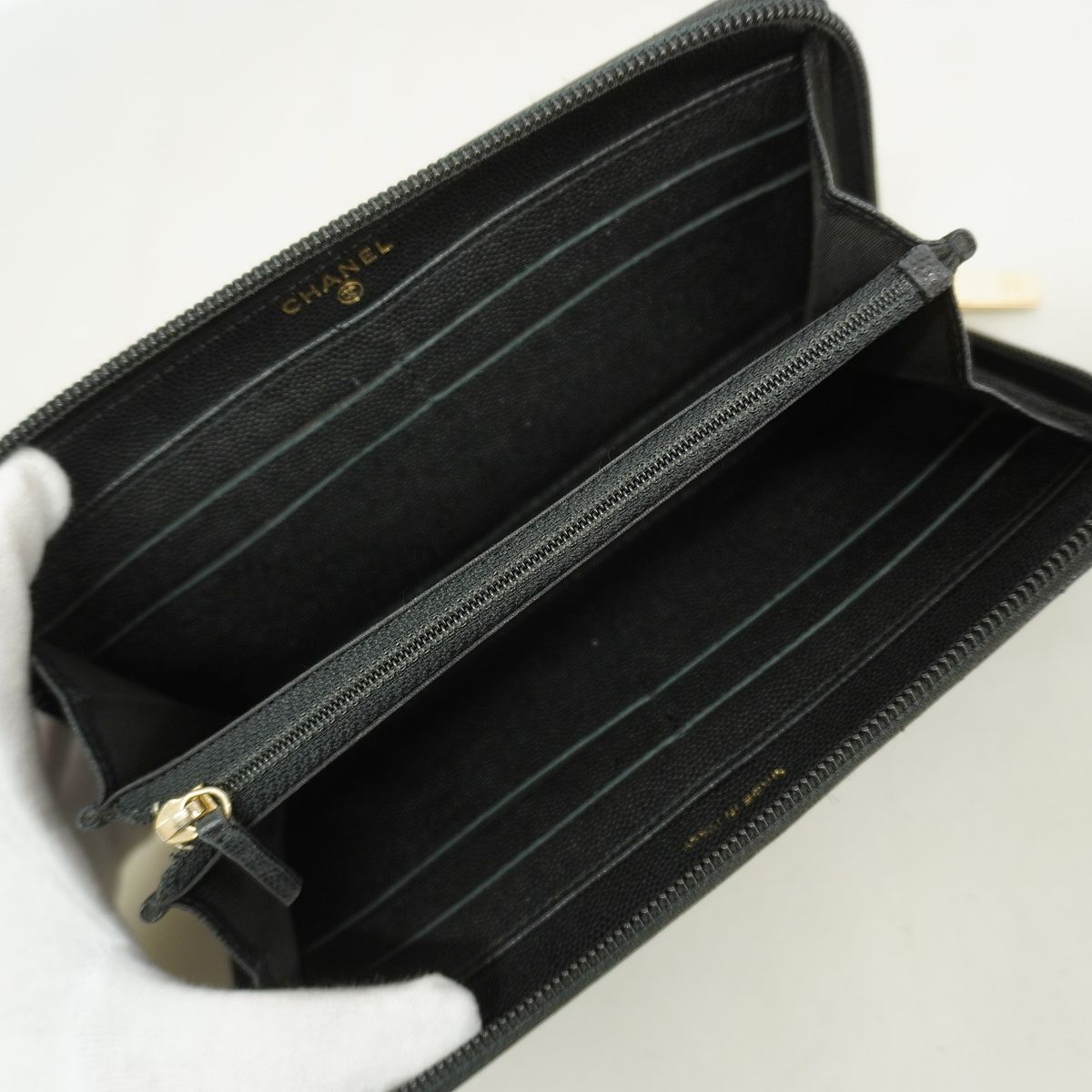 Chanel Wallet Caviar Leather Black Gold — view 3