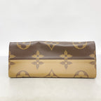 Louis Vuitton Tote Monogram Giant Reverse on the Go GM Brown 2-Way — view 3