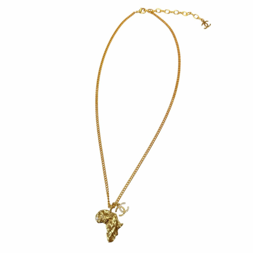 Chanel CC Logo Eco Pearl Rhinestone African Continent Motif Metiers D'art Dakar — view 5