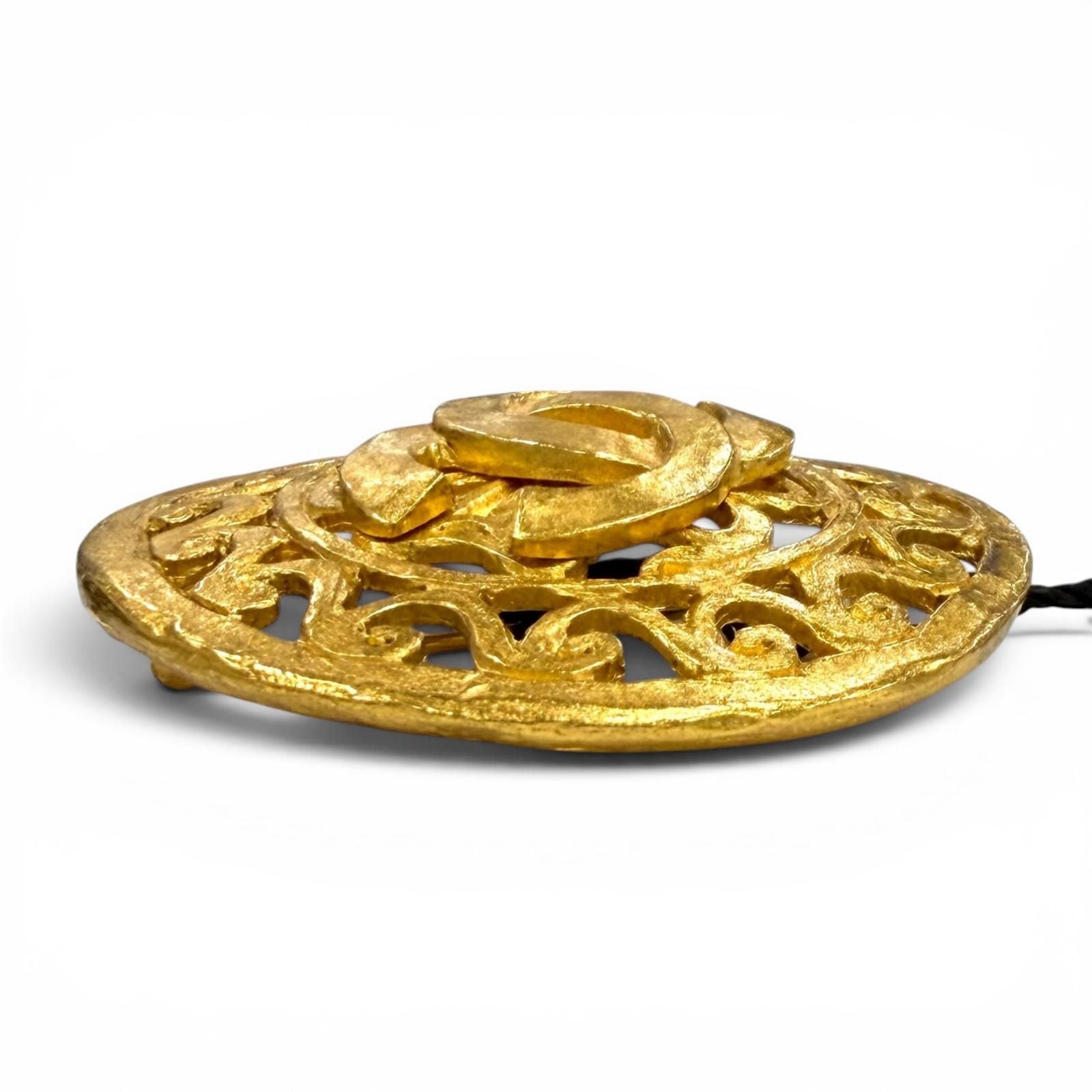 Chanel Vintage 95A CC Logo Brooch Gold — view 5
