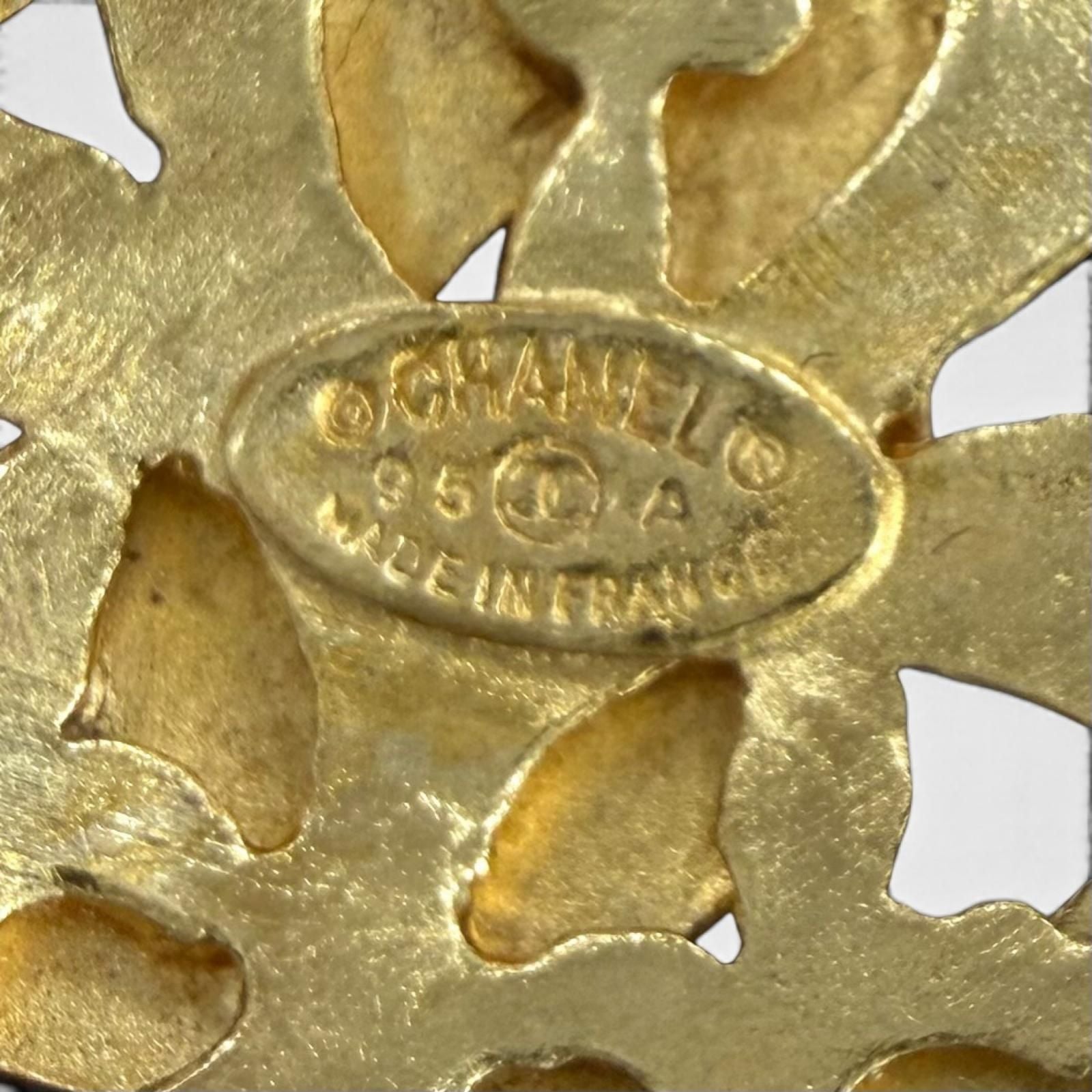 Chanel Vintage 95A CC Logo Brooch Gold — view 6