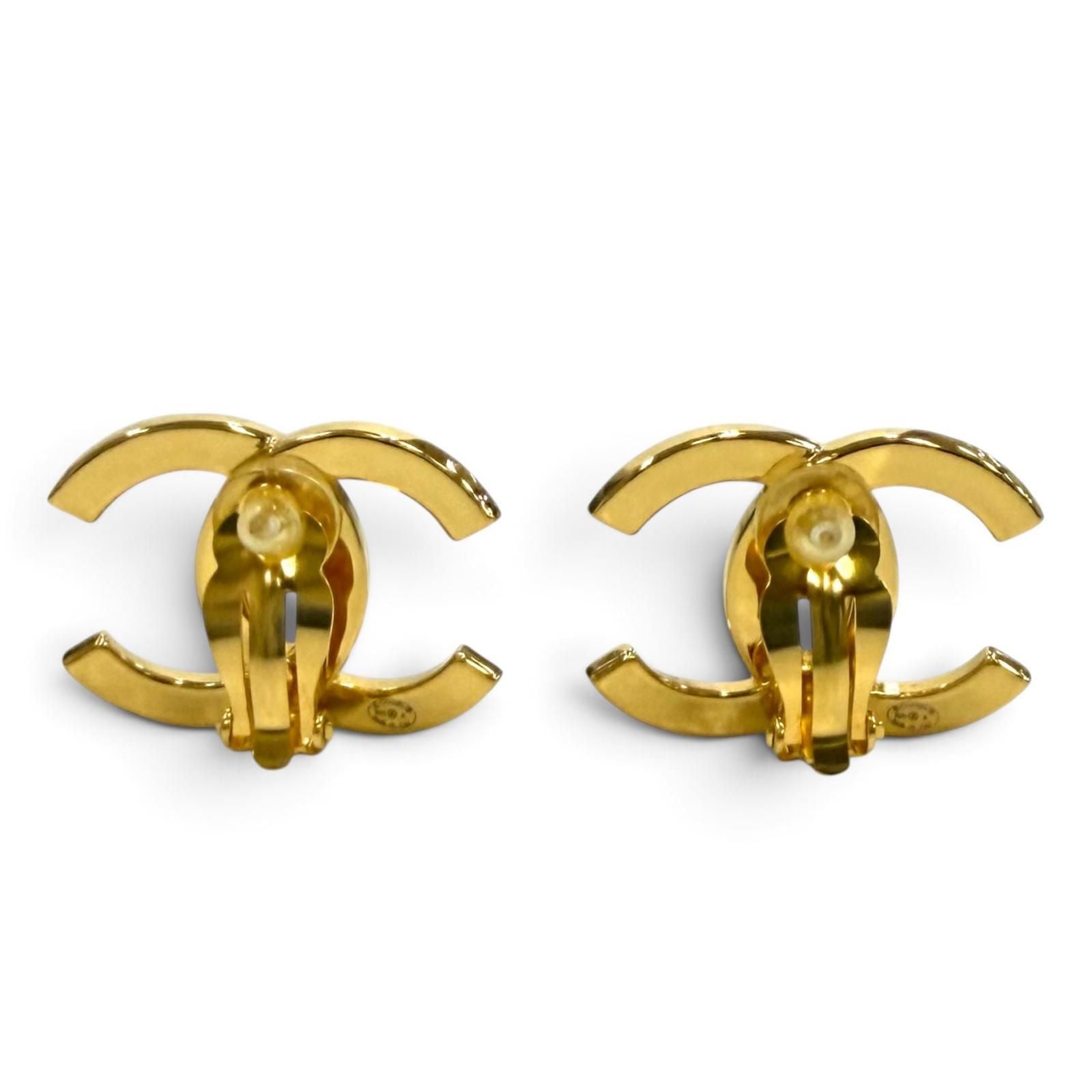 Chanel CC Logo Design Large Earrings Gold — view 2