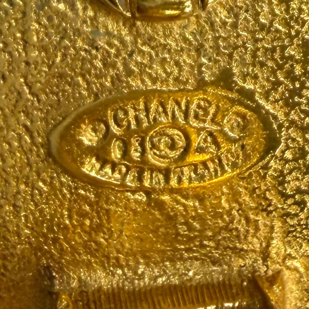 Chanel Vintage 93A CC Logo Lava Eco Pearl Earrings Gold — view 7