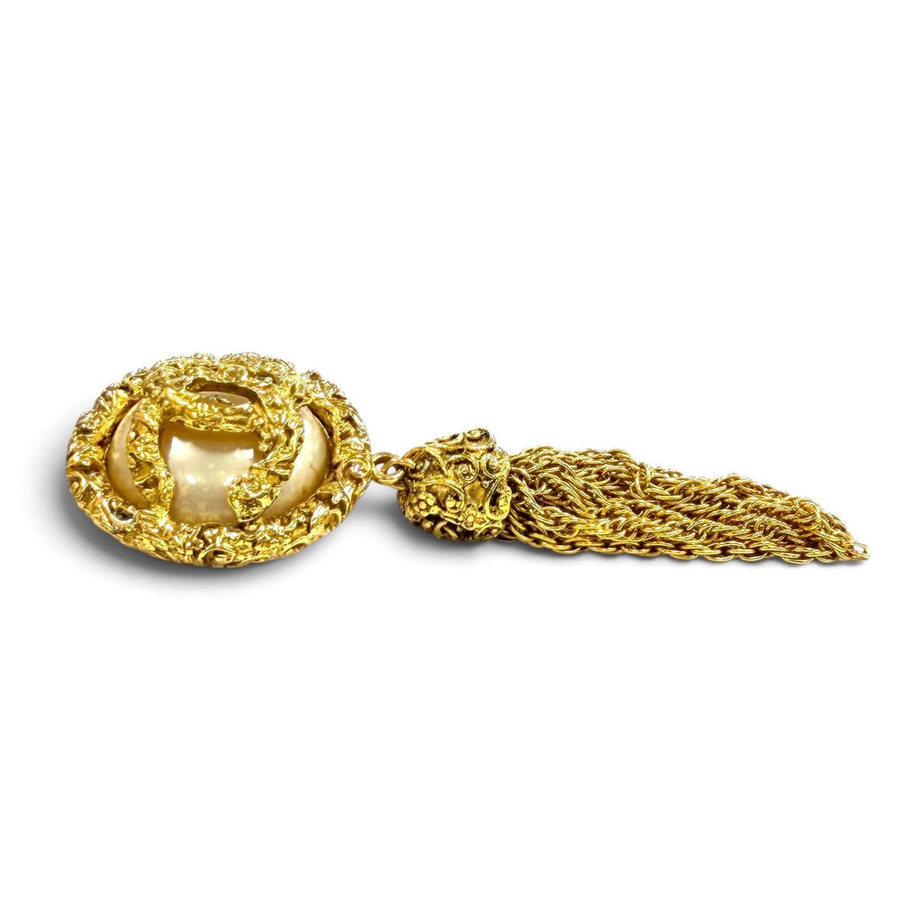 Chanel Vintage 93A CC Logo Lava Eco Pearl Earrings Gold — view 4