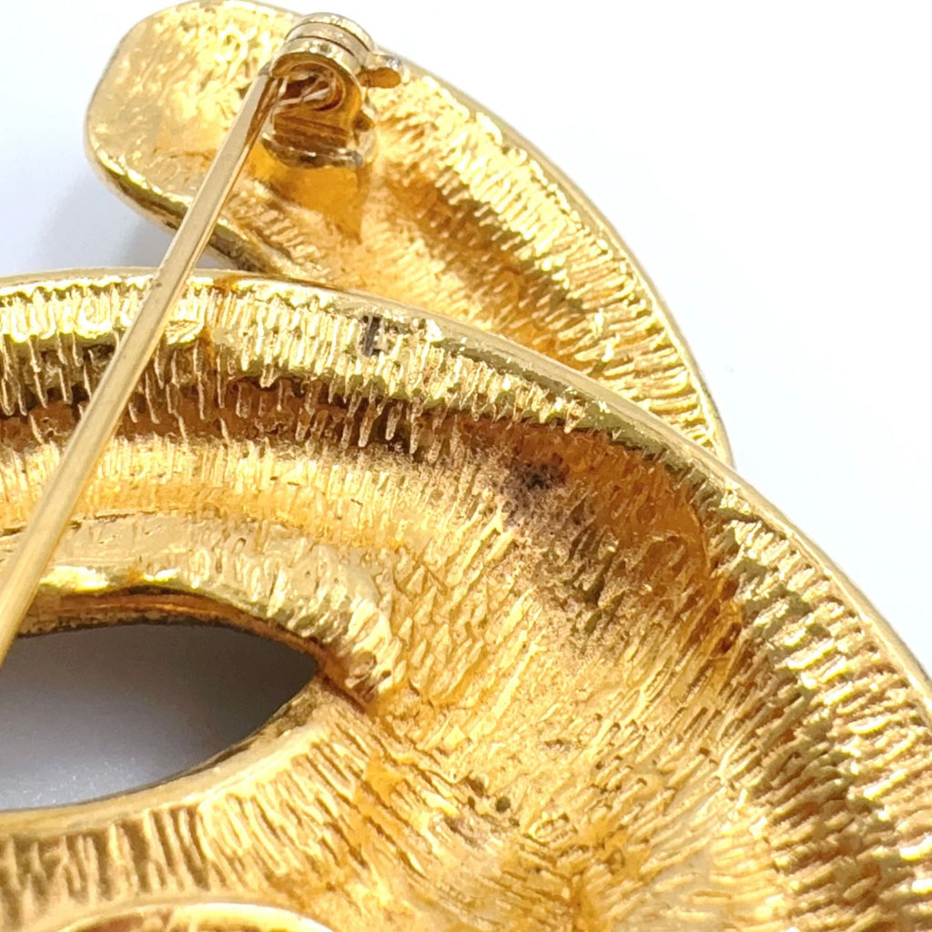 Chanel CC Logo Quilted Gold Plated Brooch — view 8